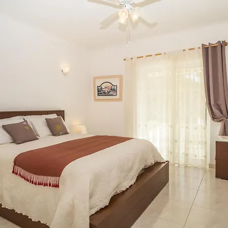 Villa Penina 4 Bed *